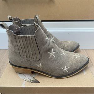 Gray Suede Star Booties